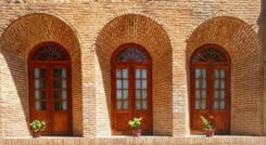 راهنمای طراحی نمای ساختمان یک طبقه روستایی برای زیبایی بیشتر